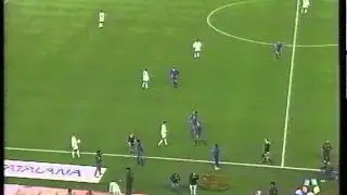 Pisotón Stoichkov.mov