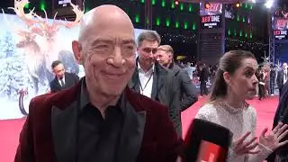 RED ONE J. K. Simmons Interview SANTA CLAUSE spricht deutsch / speaks german !! Berlin Weltpremiere