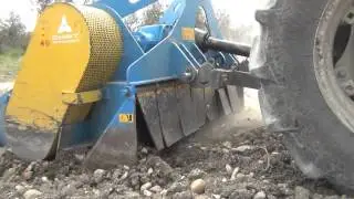 Trincia universale a martelli / Stone crushers with hammers