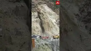 Fresh Landslide At Ramsoo Blocks Jammu-Srinagar Highway.Clearance work in progress