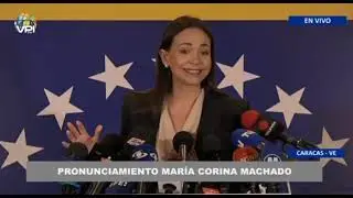 María Corina Machado conmovida por una mesa de votación que era una tabla de planchar.