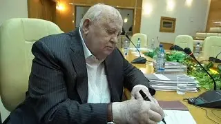 Michail Gorbatschow pr&auml;sentiert Erinnerungen