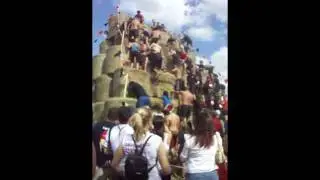 Tough Mudder-Hay Bale climb