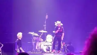 Green Day London O2  24/10/09 -Tre Cool does Boy George - Billie Joe Moons