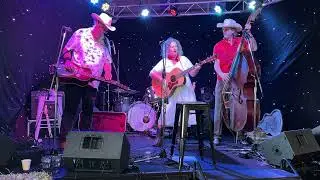 The Cartwheels are Golden Guitar winners Wendy Phypers & Dave Patterson.video 9 Tamworth country 