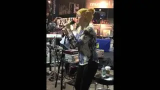 Ellie Goulding - Lights, Live at Best Buy Mall of America