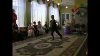 Сынуля танцует на выпускном в садике №26 БЦ