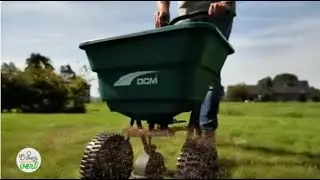 Un peu d'engrais pour notre gazon avec l'automne qui arrive...