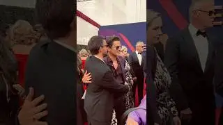 Джонатан Бейли и Мэтт Бомер на 76-й церемонии вручения премии &laquo;Эмми&raquo;. #jonathanbailey #mattbomer