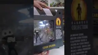 Hammond Collection - Jurassic Park - SDCC 2023 Exclusive - Steven Spielberg/Dilophosaurus