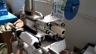 360 degree rotate roll label bottle labeling machine