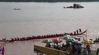 JDB crew triumphs in Vientiane traditional boat race,