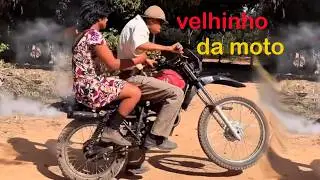 O velhinho da moto maluca jaquetinha de couro 2026
