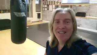 vertical vs horizontal straight fist.