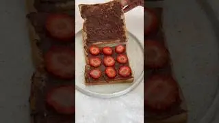 How to make the best nutella & strawberry sandwich| easy nutella & strawberry breakfast recipe 😋