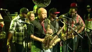 THE SOUL REBELS ft. Denson, Casey, Niswanger & Fouche - Sax Jam & &ldquo;Pass The Peas&rdquo; LIVE