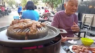 八十三岁老太游清邁吃泰國烤肉
