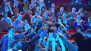 KennyS crowdsurfs after DH Victory!