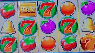 7's Wild Gold, выбив золотую семерку и одержав победу.