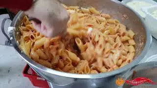 Pasta Pasticciata nel Forno a Legna in Calabria - Cucina Calabrese