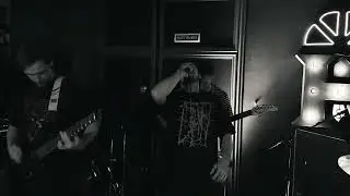 Dinosaurs Must Die performing at Harats Pub 30-11-2025