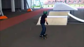 Kickflip off Minipipe