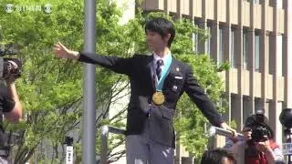 羽生選手：五輪連覇で凱旋パレード　仙台