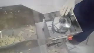 Banana Slicer machine CHANGING OF DIE AND CLEANING OF MACHINE.