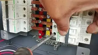 How to connect circuit breaker in panel box