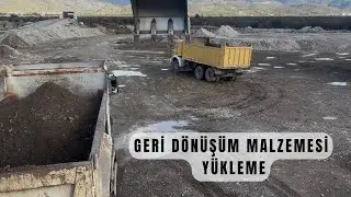 Geri Dönüşüm Malzemesi Yükleme • Loading Recyclable Material