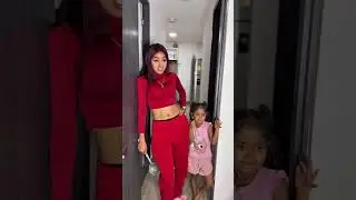 La ni&ntilde;a No sabe leer jaja 🤣
