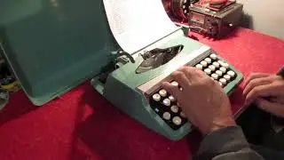 Smith-Corona Corsair Deluxe typewriter 1966