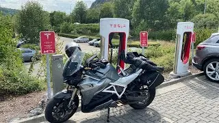 Met de elektrische motor touren in de Ardennen | Energica Eva