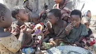 Cutest Bush Lunch Ever 😍🍯🌿Hadzabe Kids Enjoying Nature #VillageLife #Food #VillageCooking