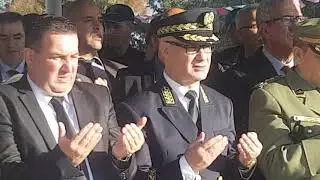 توجه السيد الوالي و الوفد المرافق له إلى مقبرة الشهداء بالحناية صبيحة  يوم الجمعة 01 نوفمبر 2019