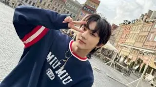 Jungwon peace sign pose(weverse post 2023)