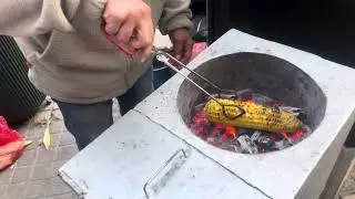 Corn 🌽 in streets of Valencia | Hiba ko Corn chahye