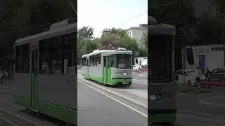 Москва. Трамвайный вагон № 3001 модели 71-135 (ЛМ-2000) следует по Волочаевской улице.
