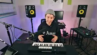 Using the Launchkey MINI 37 (to record a clip for my wife 💘)