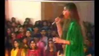 GLAMOROUS NAZIA HASSAN SINGING KHUSHI ALBUM BOOM(USMAN WALI)