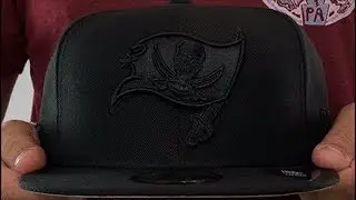 Tampa Bay Buccaneers NFL TEAM-BASIC BLACKOUT Fitted Hat by New Era