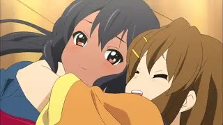 Azunyan teaches Yui plays guitar 【K-ON!】