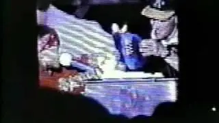 Axl Rose quema gorra de NIRVANA