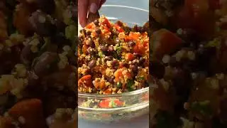 Салат из киноа, батата и черной фасоли