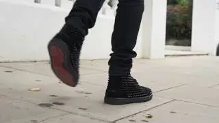 CHRISTIAN LOUBOUTIN  LOUIS ORLATO FLAT VEAU VELOURS/SPIKES ON-FEET