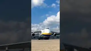 An-124 taxiing at IAH #aviation #plane #viral #an124 #shorts