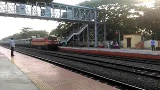 Pinakini Superfast Express Arriving at Nidubrolu Railway Station | Indian Railways