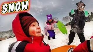 Snow Sledding with Wolves - Skylander Boy, Girl & Lightcore Chase Winter 2014 Fun