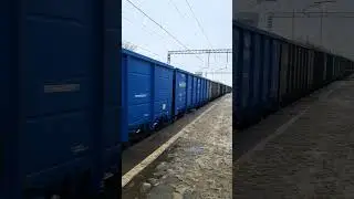 ВЛ10У-533 с грузовым поездом следует мимо о.п. Цемгигант