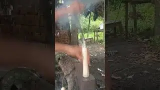 how a blacksmith attaches a grass sickle handle #traditionalblacksmith #american #europa #mexico
